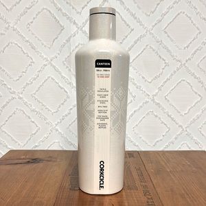 Corkcicle 25 oz canteen in Faire Isle print